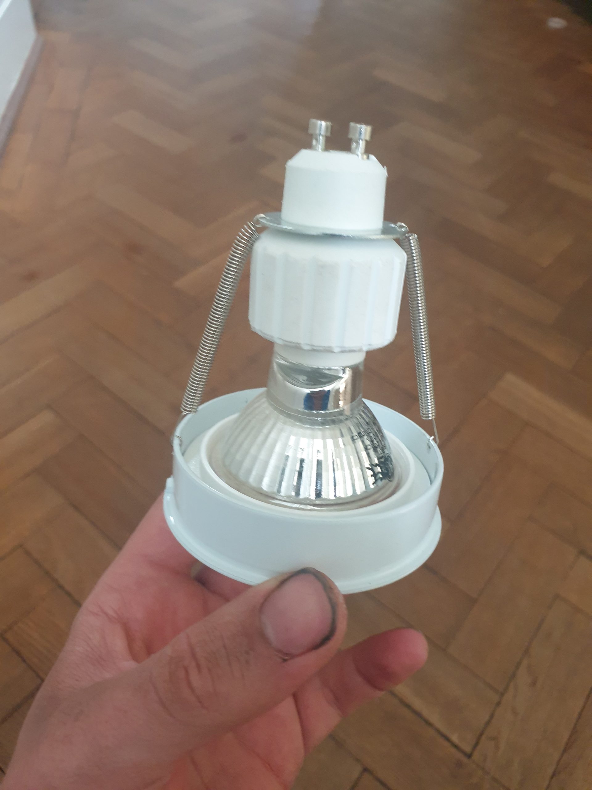 SGU10 Adapter set to convert SGU10 fixtures to take GU10 bulbs.